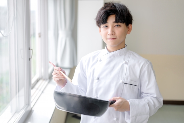 クックビズ(cookbiz)でいい条件の転職が決まった調理師のイメージ写真。